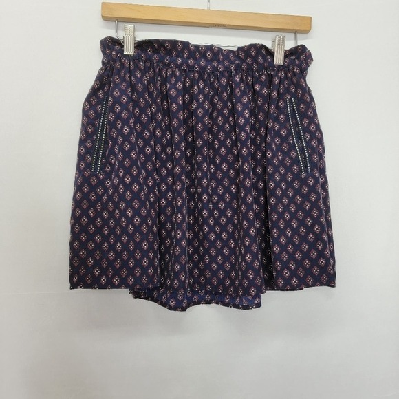 MNG Diamond Design Print Two Front Pockets Elastic Waist Ruffle on top hem - Picture 3 of 11